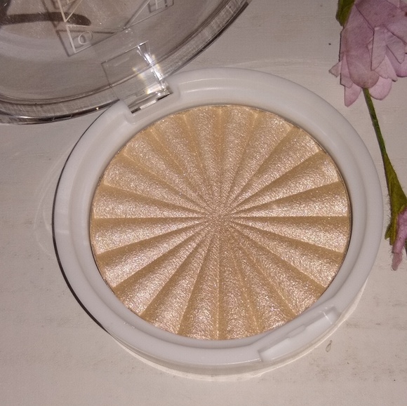 🌴3/$30🌴 OFRA Highlighter - Picture 2 of 3